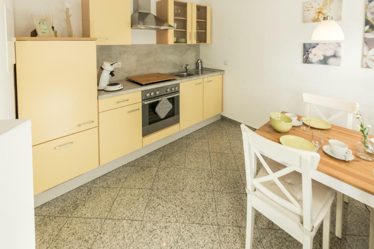 Weserwohnung - Bootshaus Urlaub Am Wasser Хамелн Екстериор снимка